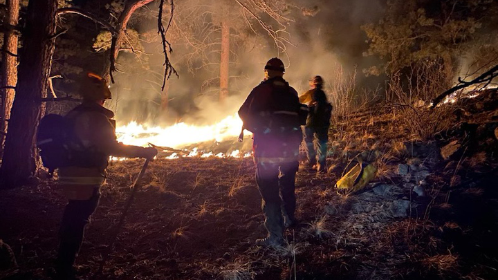 Colorado wildfire burns over 1,200 acres, homes evacuated